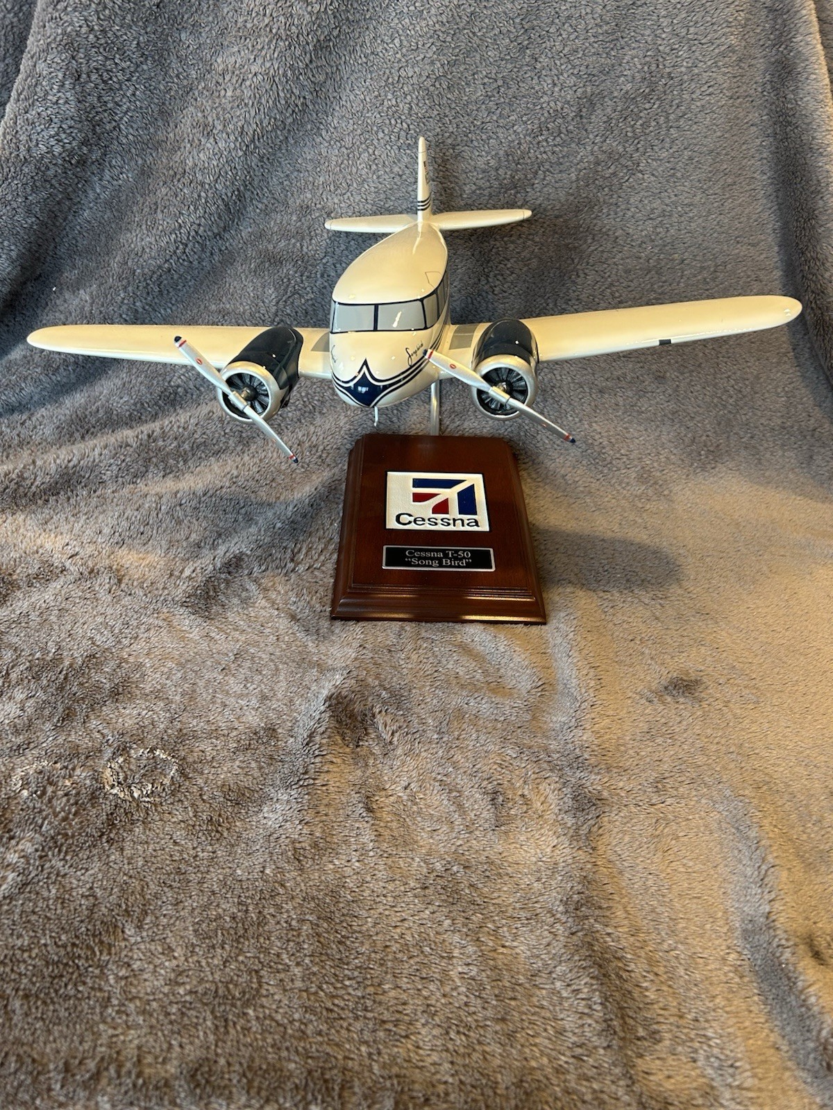 Cessna T-50 Song Bird Sky King TV Show N53378 Desk Top Model 1/32 SC Airplane