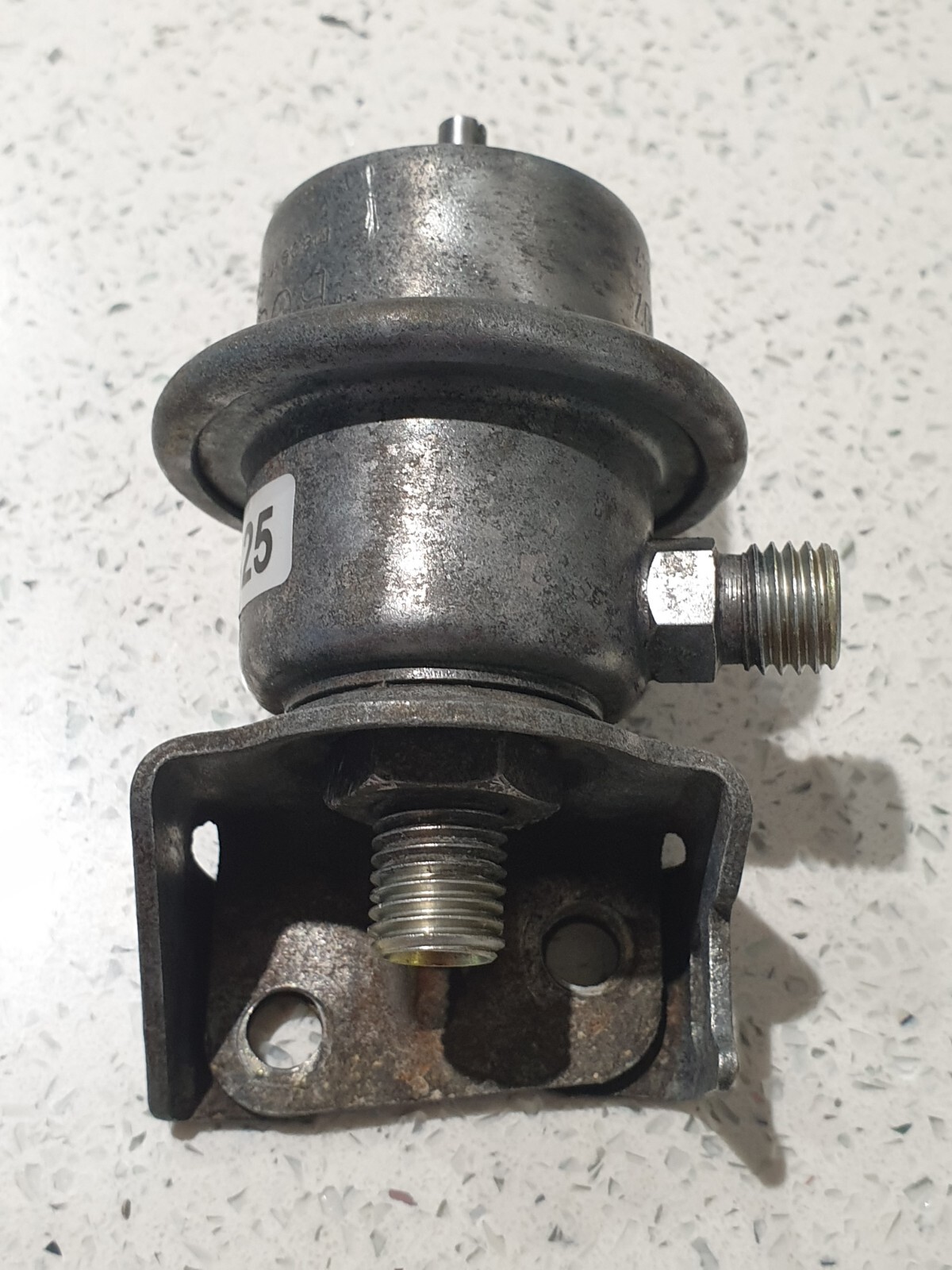 MercedesBenz SL R107 W126 W123 Fuel Pressure Regulator 0280161007 eBay