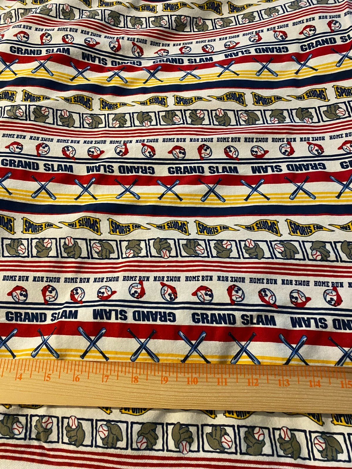 Tessuto maglia cotone novità baseball stampa fila 44" x 31" (peso maglietta)