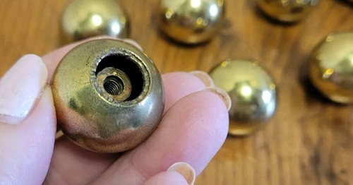 Juego de 8 perillas de tracción de cajón de metal armarios de hardware acabado dorado SIN TORNILLOS - Imagen 2 de 3
