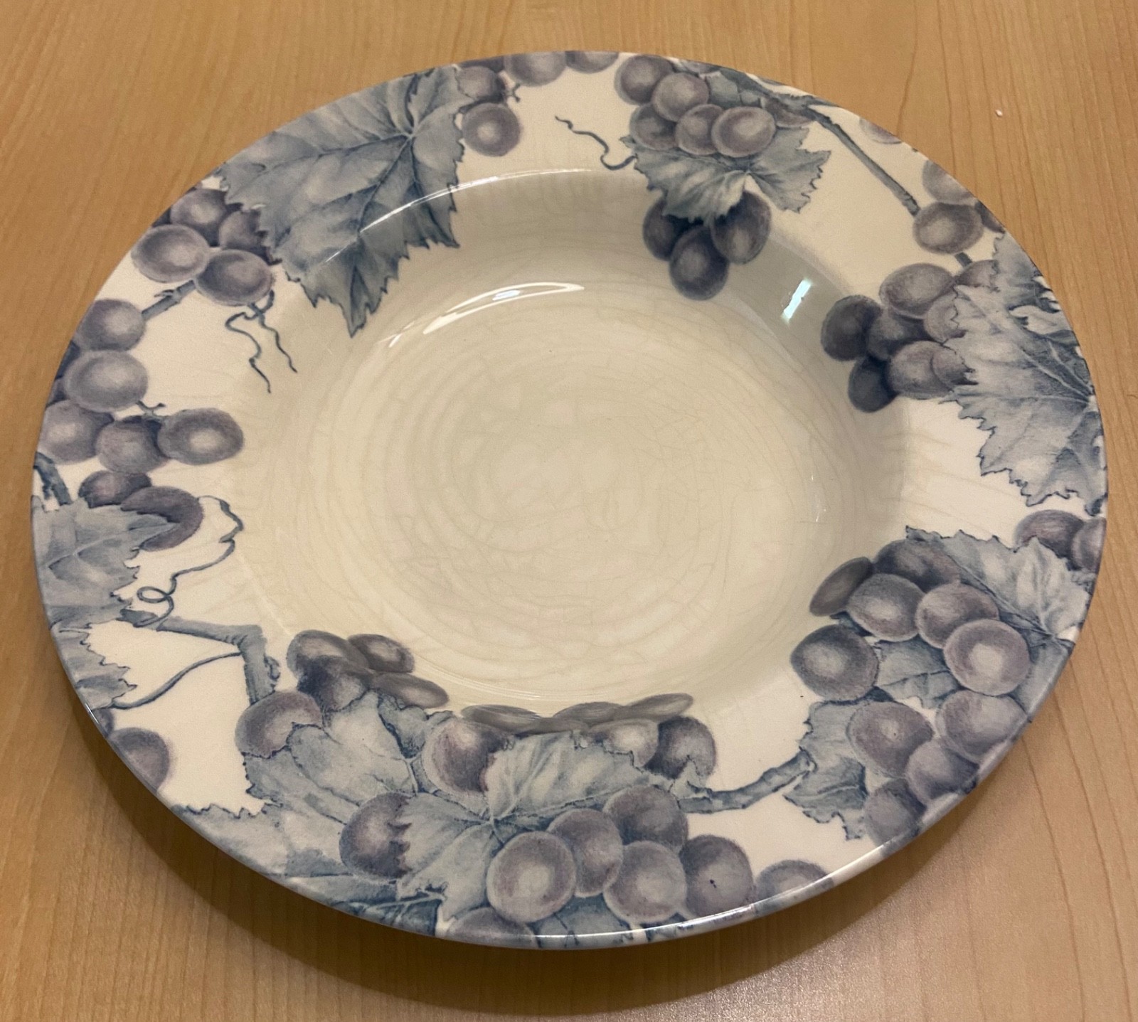 1 Aged Crackled Glazed VINEYARD by Pier One Rimmed Bowl ENGLAND ANGLETERRE 9-7/8
