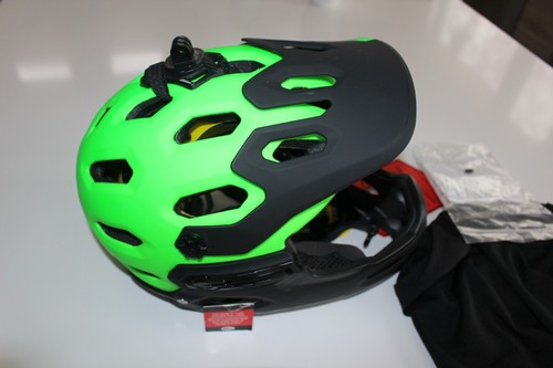 Bell Bicycle Helmet Super 2R Size Medium Green/Black New Open Box - Picture 3 of 11