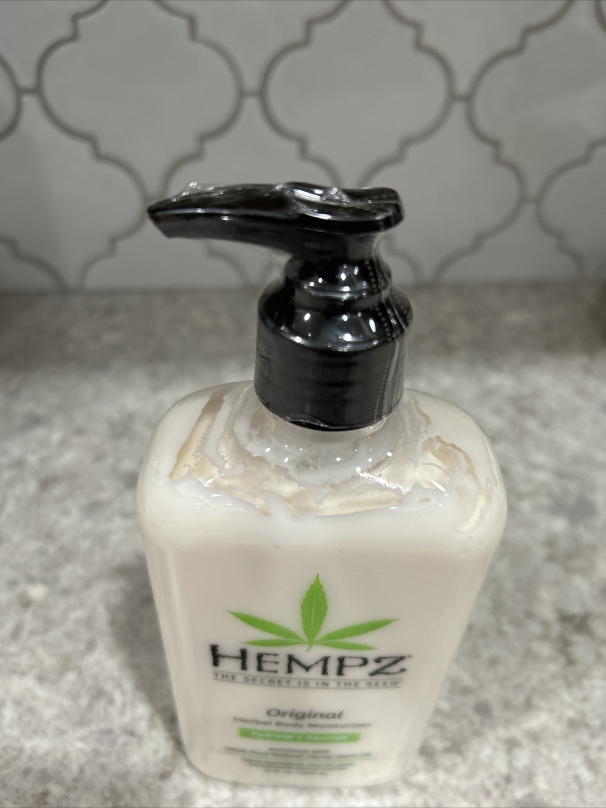 Hempz Original Herbal Body Moisturizer Lotion 100% Pure Hemp Seed Oil - 17oz