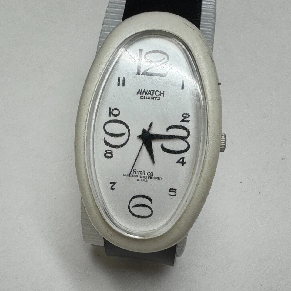 Reloj de Cuarzo Armitron Awatch Unisex 30m Blanco Plástico Curvo Ovalado Nueva Batería Foto 2 de 4