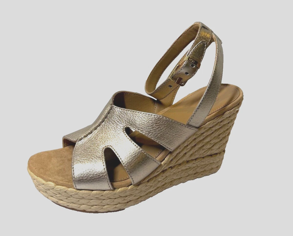 UGG Sandalo donna Carena plateau zeppa oro pallido metallizzato taglia 8M