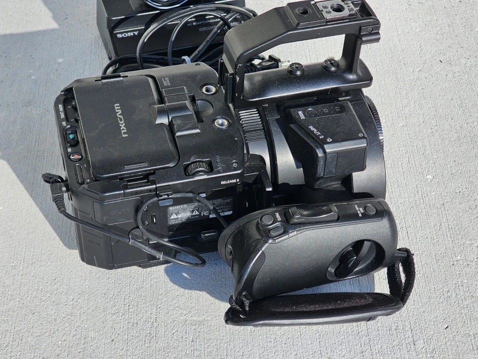 Sony NEX-FS700U Super 35mm CMOS Camcorder Body with Battery - 4K Upgrade - Image 3 of 4