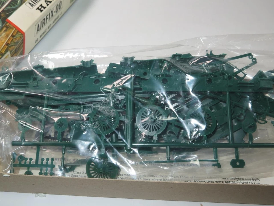 VINTAGE AIRFIX OO SCALE MODEL RAILWAY KIT Harrow SEALED in Red Stripe Box - Image 3 of 4