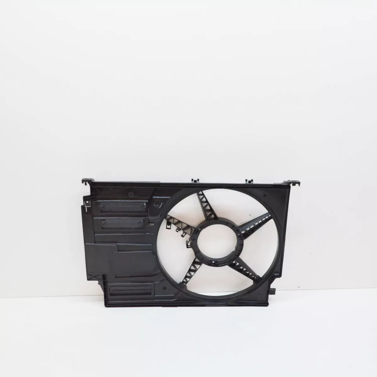 BMW F45 F46 F55 F56 Radiator Fan Shroud 600-850W 7637189 BMW F45 F46 F55 F56 Radiator Fan Shroud 600-850W 7637189