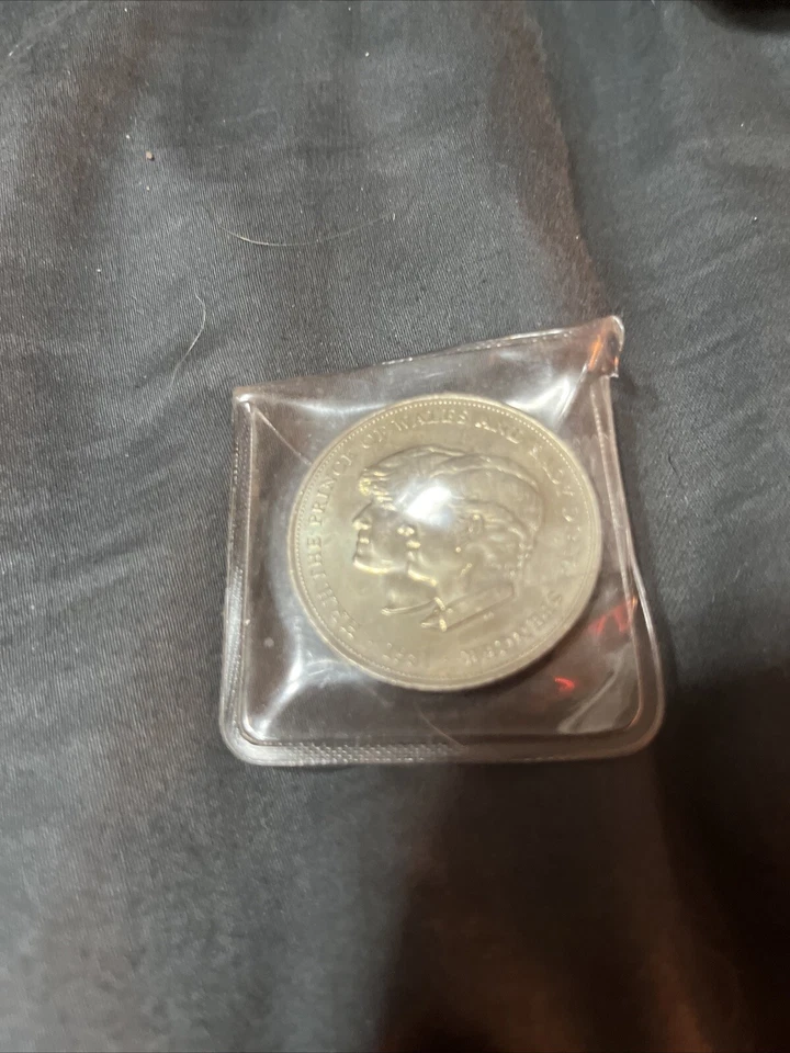 1981 Príncipe de Gales y Lady Diana Spencer - Gran moneda conmemorativa Foto 4 de 4