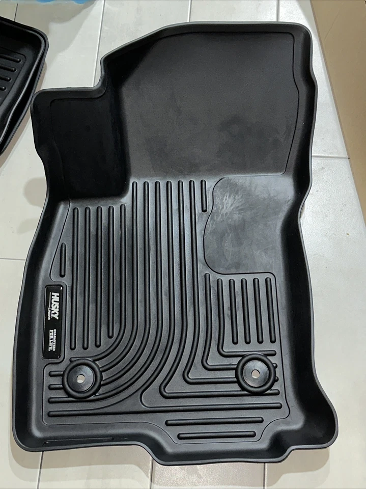 Husky Liners WeatherBeater revestimiento de piso de asiento delantero y segundo Chevrolet Volt 2019 Foto 2 de 3
