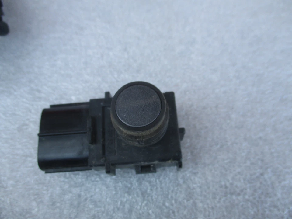 SENSOR DE AYUDA DE ESTACIONAMIENTO DELANTERO EXTERIOR LEXUS GX460 89341-60040 OEM USADO Foto 2 de 4