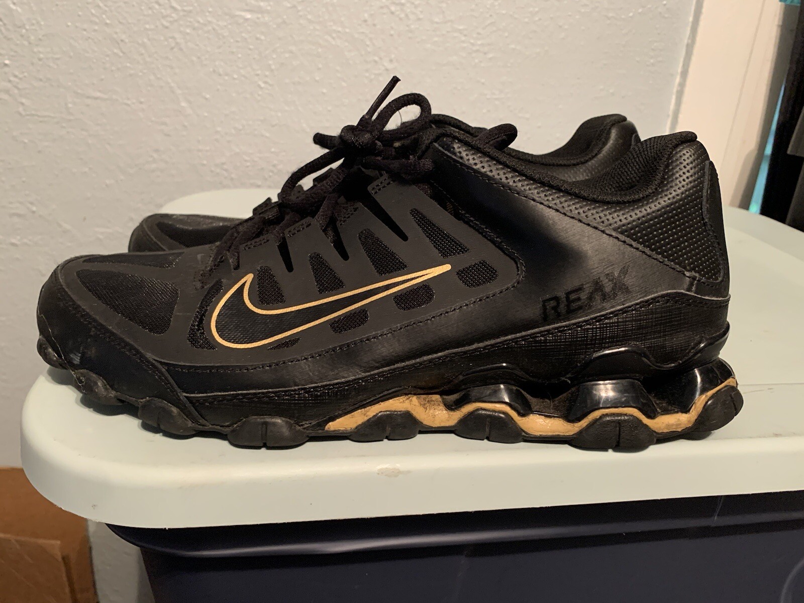 Size 10.5 - Nike Reax 8 TR Mesh Black Metallic Gold | eBay