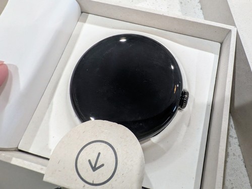 Google Pixel Watch 3 (45 mm) - Noir mat - LTE - Photo 2 sur 2