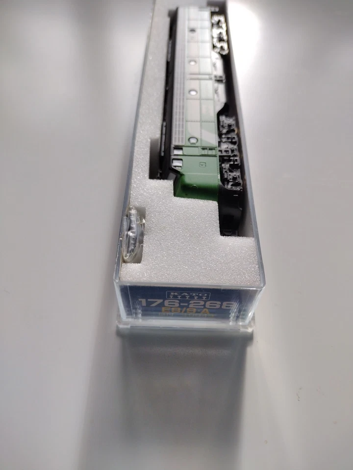 Kato N Scale Locomotive Burlington Northern 176-268 Rd# BN 9943, E8/E9 A - Image 2 of 4