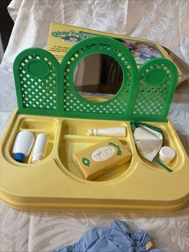 Vintage cabbage patch kids vanity center/1984