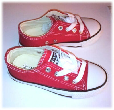 Opoee Fashion Canvas Sneakers Red/White New - Size 28/11.5