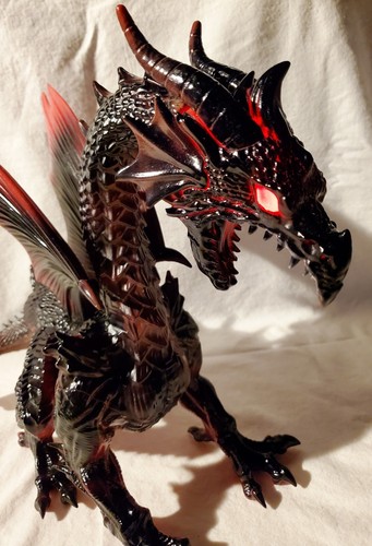 Roter Feuerdrache LED beleuchtete Dungeons & Dragons Magie Halloween Home Akzente 19" - Bild 13 von 21