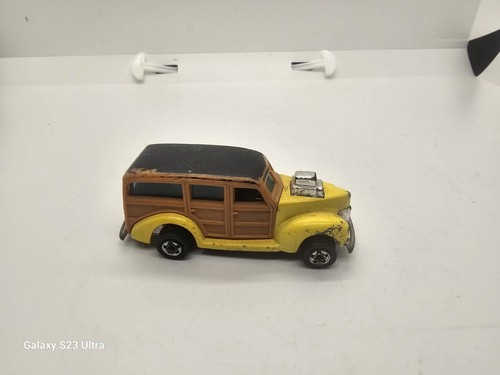 Vagón Woody amarillo Hot Wheels Linked