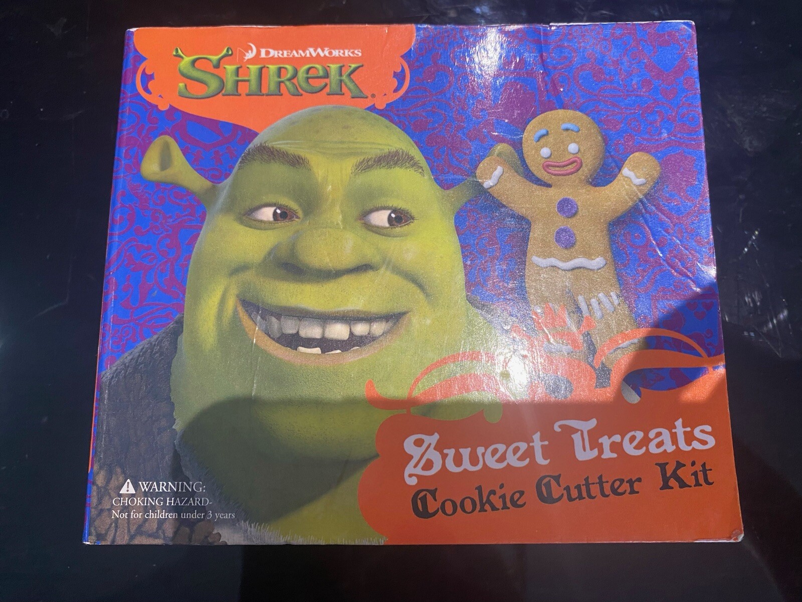 SHREK 4 METAL COOKIE CUTTER KIT GINGERBREAD MAN COOKIE RECIPE BOOK WITH BOX