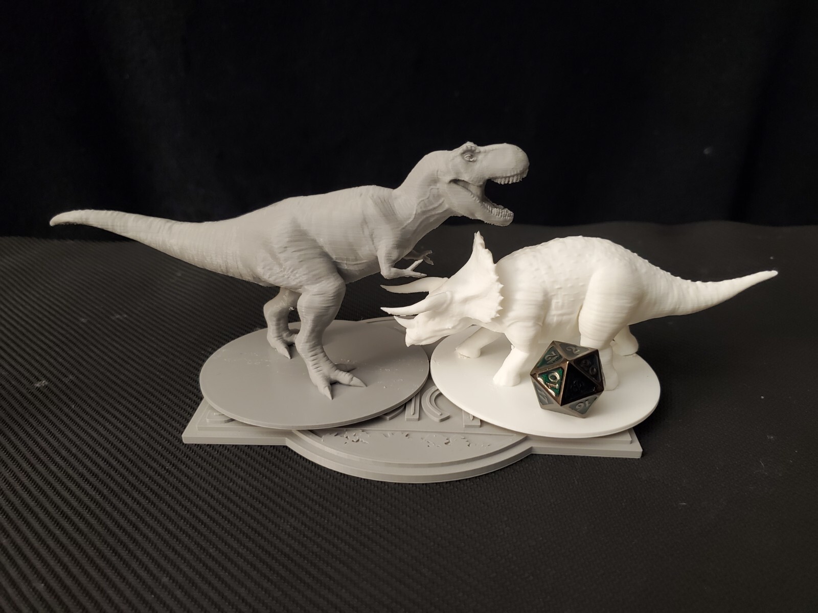 Triceratops Miniature / Pathfinder/ D&D/ RPG / Tabletop/ Huge Beast