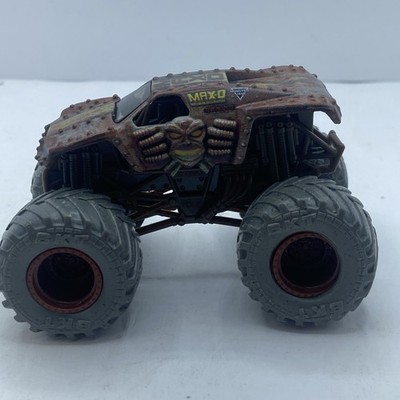 Monster Jam Max-D Maximum Destruction Zombie vs Hunter 1/64 Diecast Truck