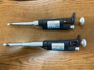 Gilson Pipetman Pipette Lot P200 20-200µL & P1000 100-1000µL Adjustable Lab Pipe
