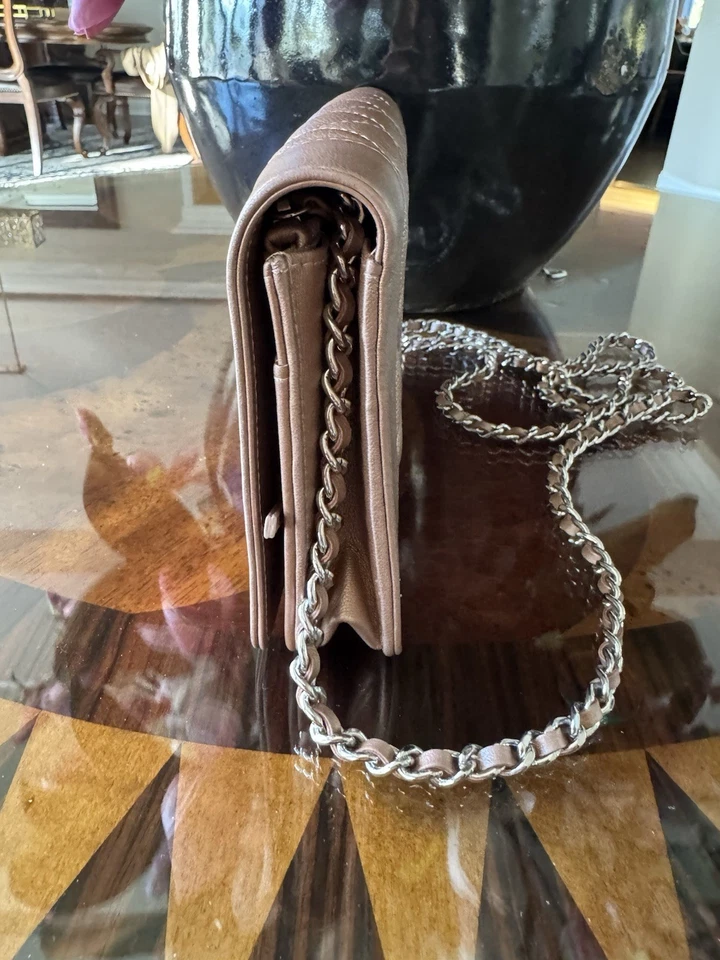 Cartera Chanel con cadena Foto 4 de 4