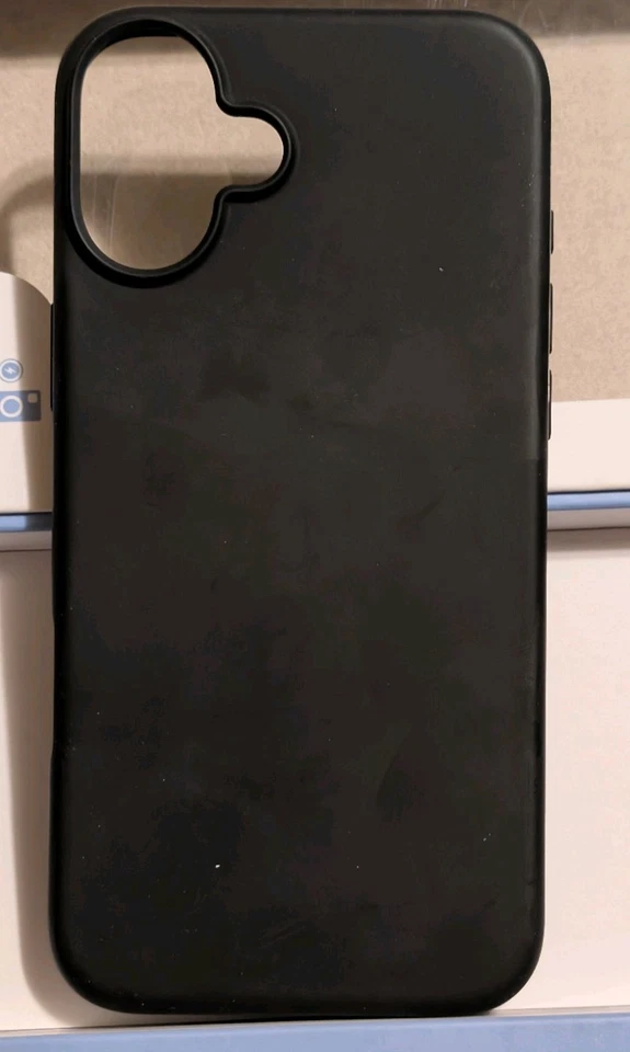 Funda protectora para teléfono iPhone 16 Plus negra insignia de silicona sin anillo MagSafe Foto 2 de 3