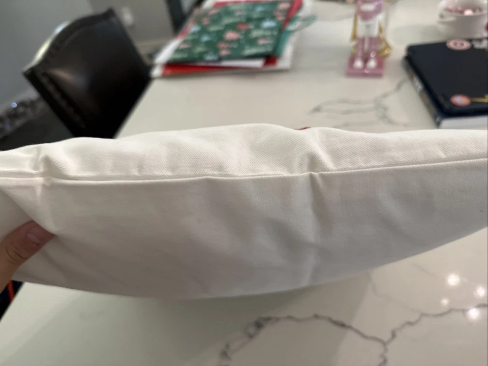 Almohada decorativa de baloncesto “LOVE” Foto 4 de 4