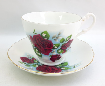 Vintage English Bone China Floral Teetassen & Untertassen - einzeln verkauft