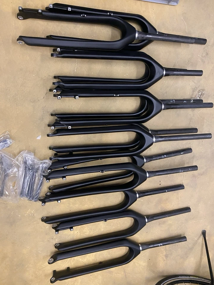 14 Stück 29 Zoll MTB Carbon Gabel Carbongabel Starrachse