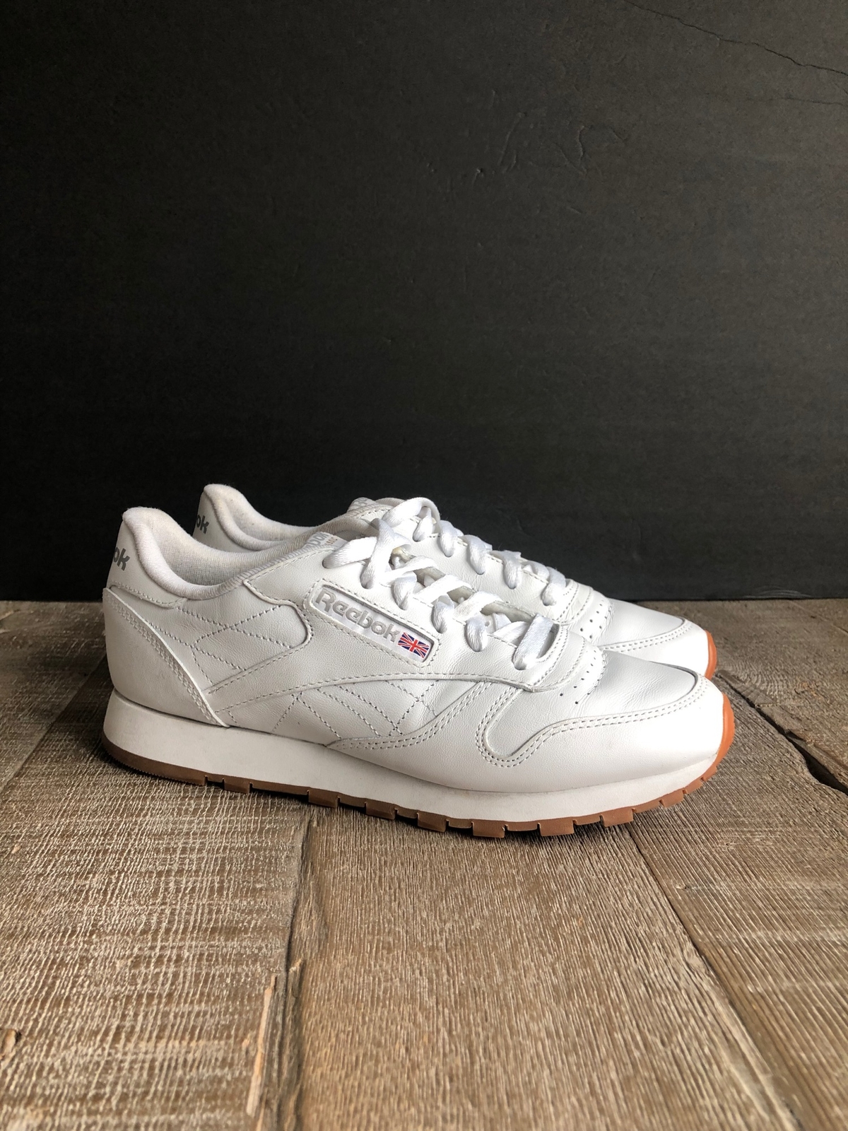 REEBOK women white leather Classic Shoes size 7.5 Gem