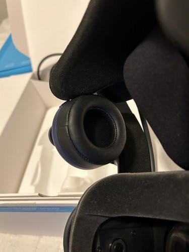 HTC Vive VR System FULL KIT + SENSOR STANDS - Picture 15 of 17