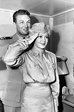 an officer teaches a woman to give military salute WW2 Photo Glossy 4 6 in V004