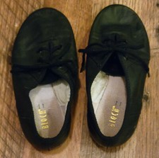 Bloch Size 11 Girls Dance Exercise Shoes Black Back Heel Split Sole Laces