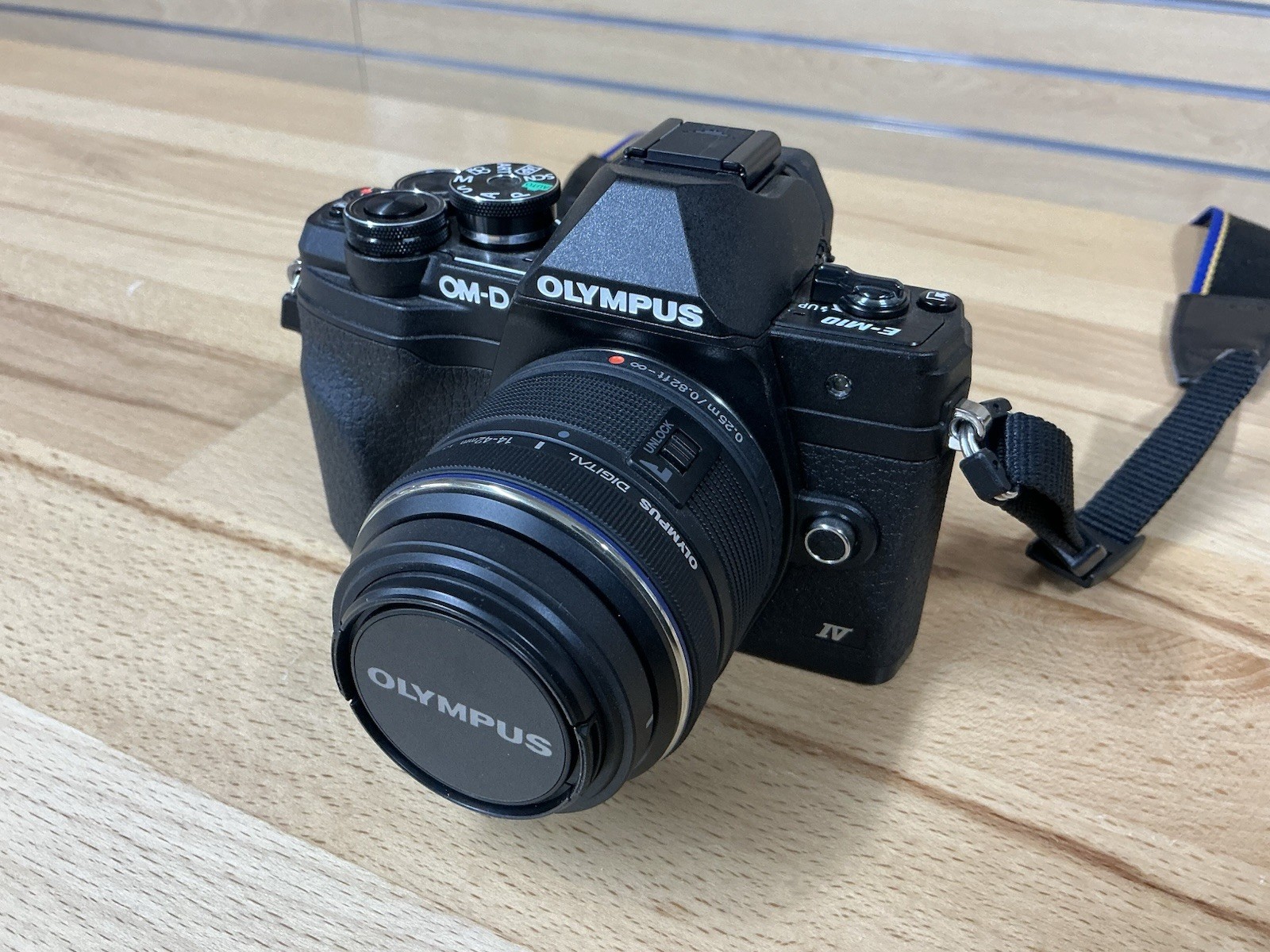 Olympus OM-D E-M10 Mark IV Camera 20.3MP Micro FT Body w/ Lens 673 Shutter Count