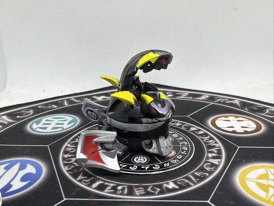 Bakugan Battle Brawlers Darkus Knight Percival Spins MG Japan Import Rare - Image 2 of 4