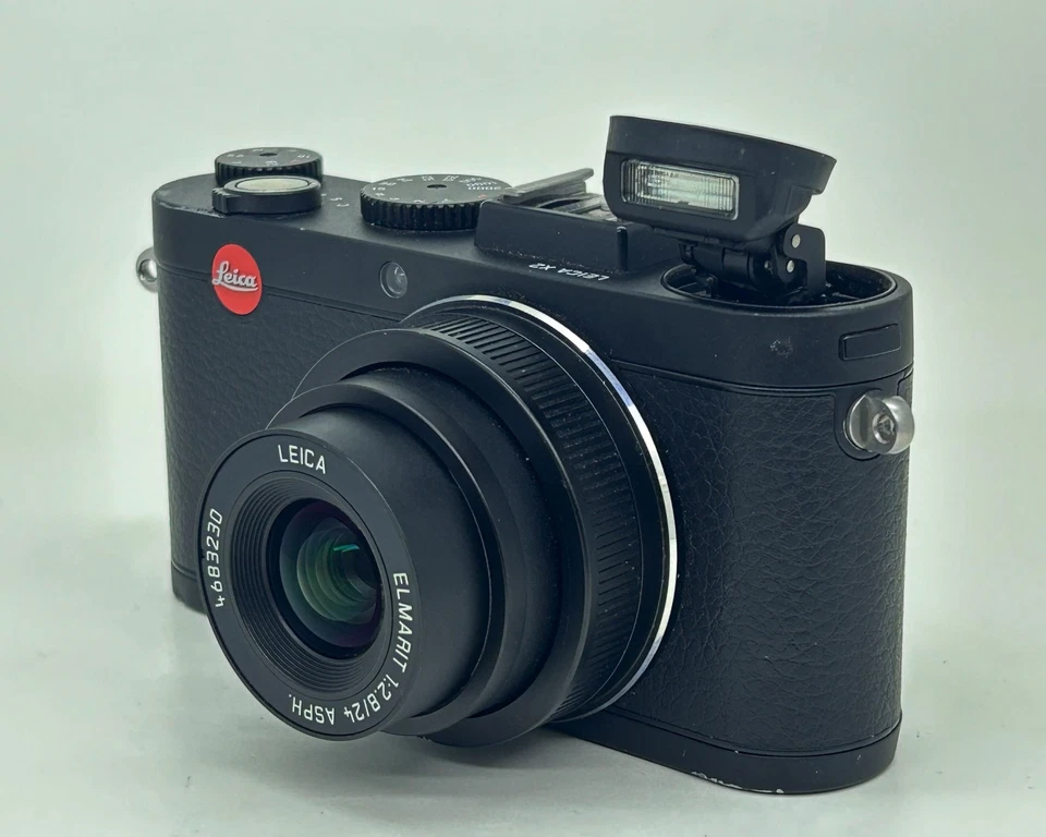 Leica X2 16.1MP Compact Digital Camera - black - Image 3 of 4