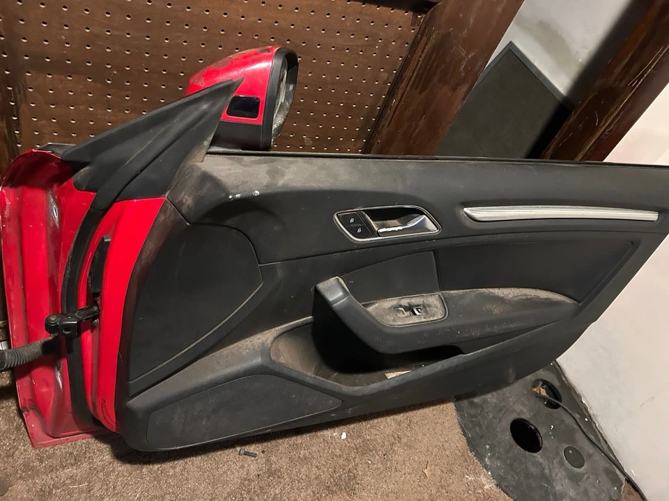 Оригинальная красная правая передняя дверь без зеркала для кабриолета Audi A3 2015 года выпуска - Изображение 3 из 3