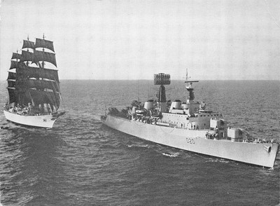 Postkarte eine Begegnung zwischen H.M.S. Fife & argentinischem Segelschulschiff