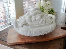 Gibson Designs FRUIT ACCESSORIES Tureen with Lid & Ladle (Embossed Fruits)