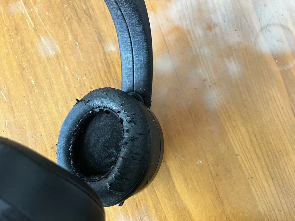 Sony Gold Cuffie Wireless per Sony PlayStation 4 - Neri (9455165) - Immagine 2 di 4