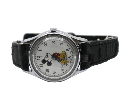 Classic Coach W133 Watch with New Battery- Stainless Steel Water Resistant 3ATM Classic Coach W133 Watch with New Battery- Stainless Steel  main image 4