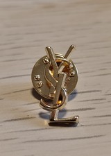 Broche Pin's Petit Modèle..Monogramme YSL. Yves Saint-Laurent.Luxe Pret A Porter