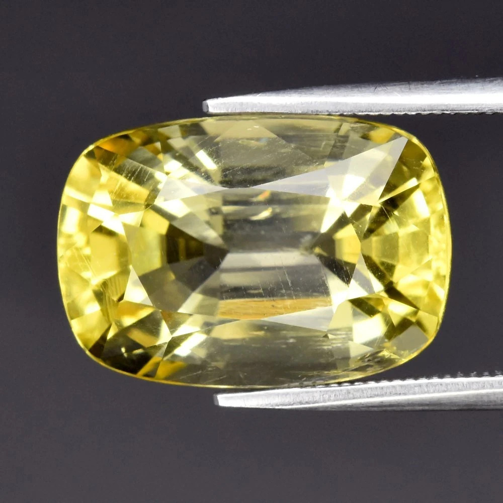 Scapolite jaune de Tanzanie 9,23 Cts en taille coussin pour haute joaillerie