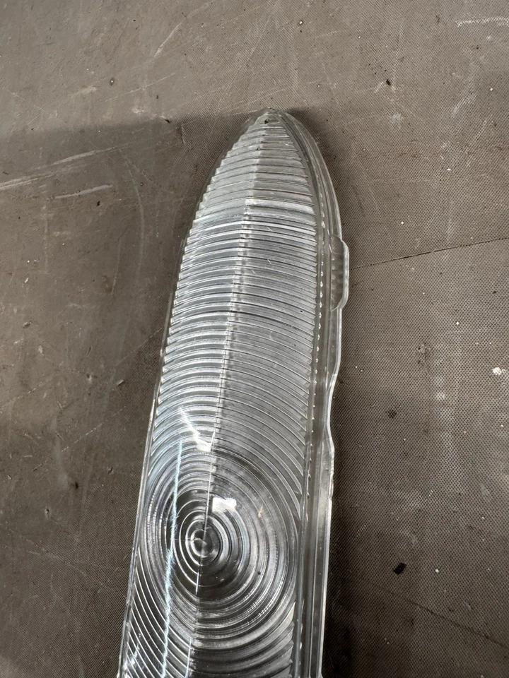 NOS 1952 Chevy BelAir Fleetline Park Lamp Light Turn Signal Lens Parking Deluxe - Imagem 3 de 4