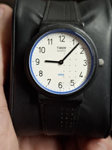 Timex Quartz White Dial Mens Vintage 1980s Retro Watch