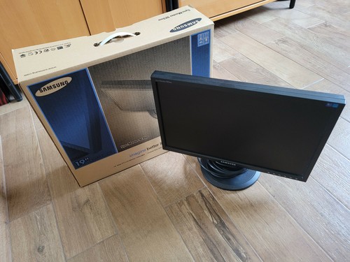 Samsung 923NW computer monitor Model 