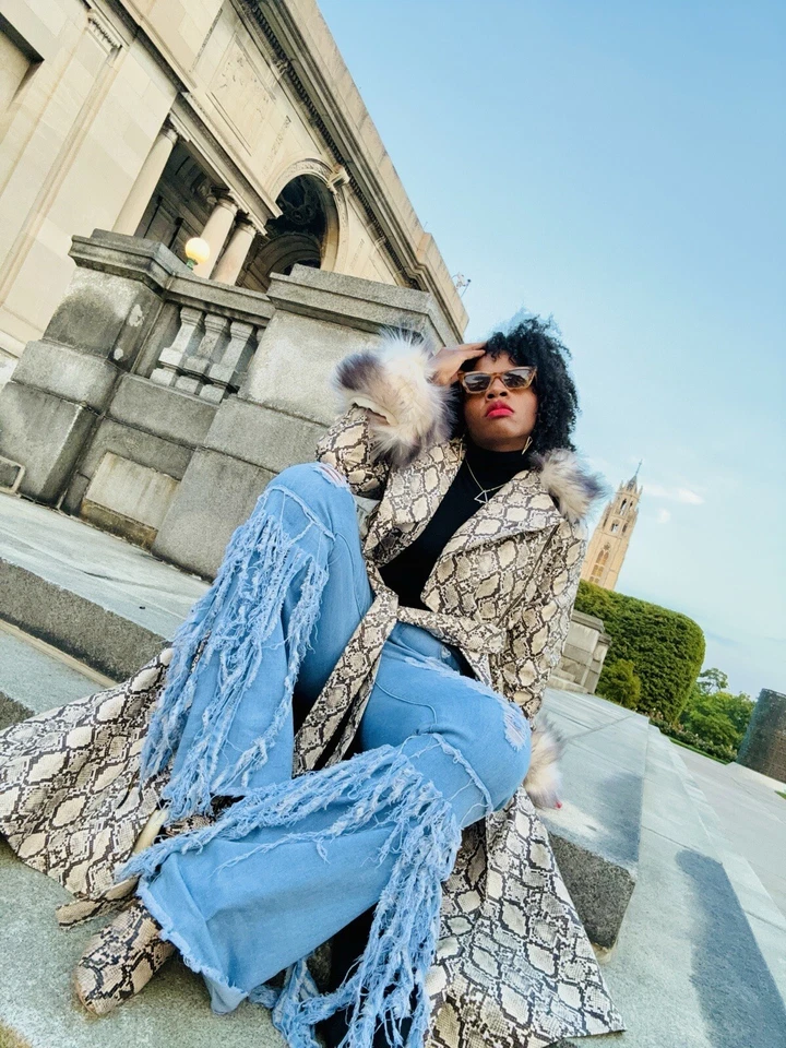 Gabardina con estampado de reptiles con detalles de piel sintética Ombré talla mediana para mujer’s Foto 3 de 4