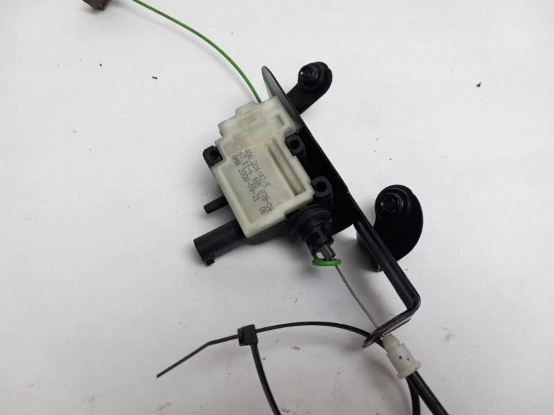 FUEL TANK LID RELEASE ACTUATOR fits BMW 535 XI 2009 OEM 406204425 - Image 2 of 3